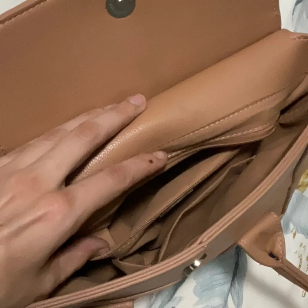 ✨HOST PICK✨ Novo Blush Tan Handbag with Conpartments - Picture 4 of 6